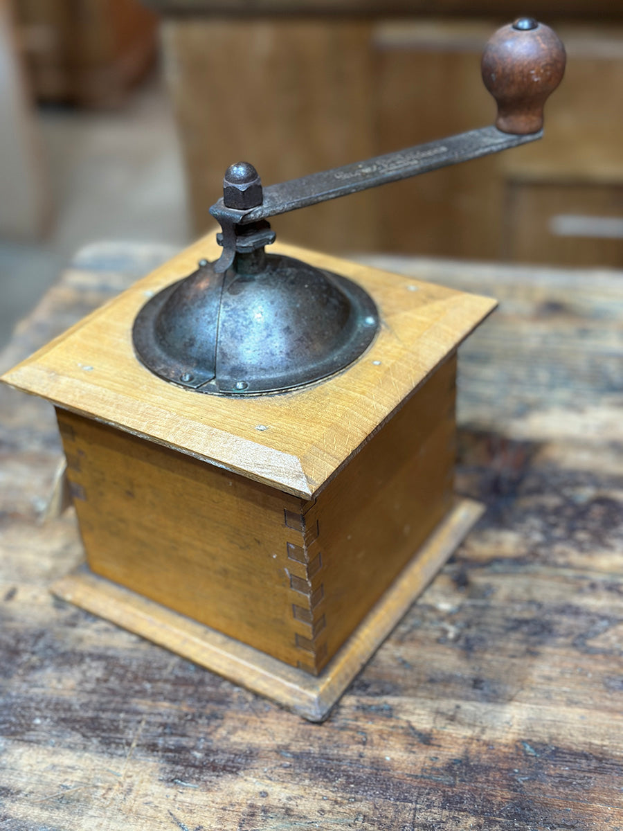 French Vintage Coffee Grinder - detail 4