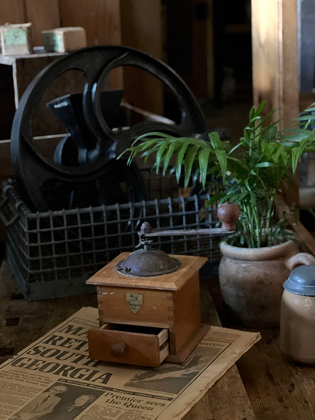 French Vintage Coffee Grinder - detail 7