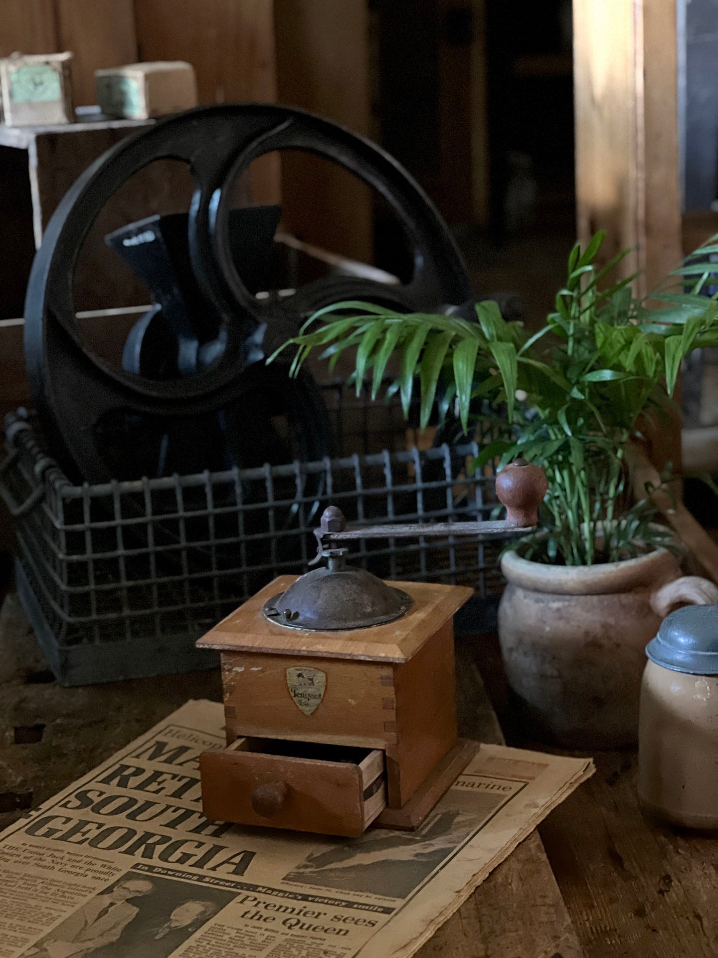 French Vintage Coffee Grinder - detail 7