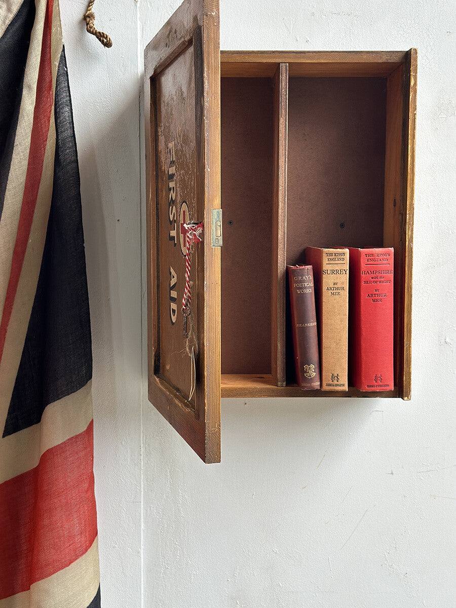 English Vintage Wooden Box - detail 5