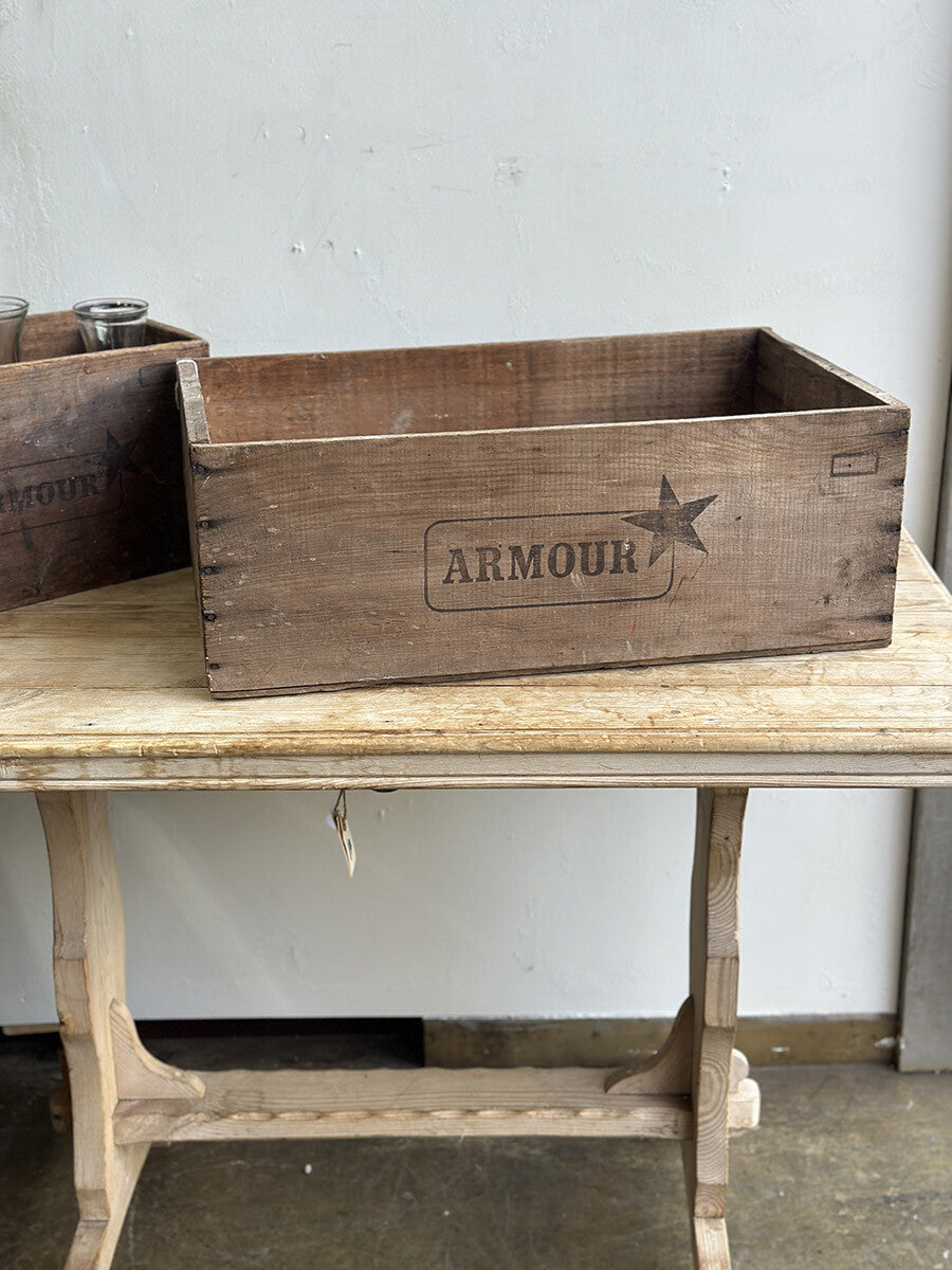 English Vintage Wooden Box - detail 4