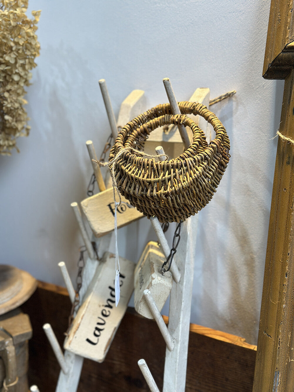 Small English Vintage Wicker Basket - detail 4