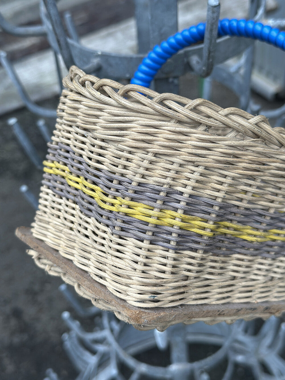 Small English Vintage Wicker Basket - detail 7