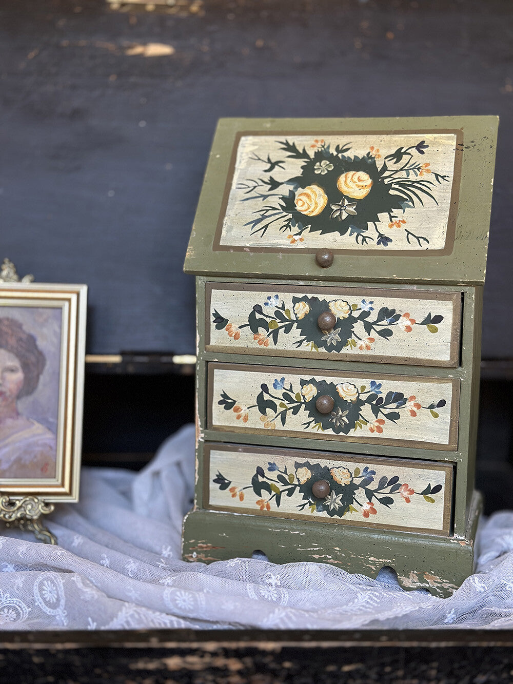 English Vintage Decorative Object - detail 2