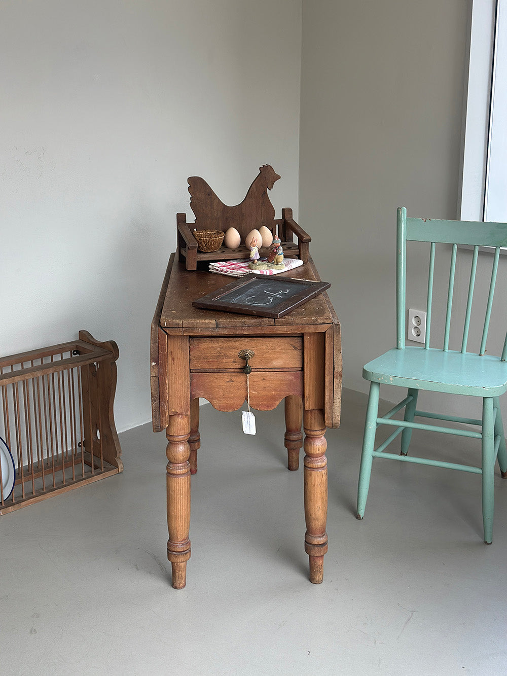 English Vintage Wooden Egg Storage - detail 1