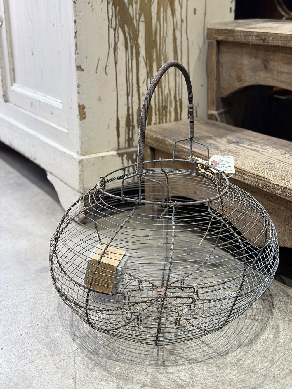 Small English Vintage Basket - detail 1