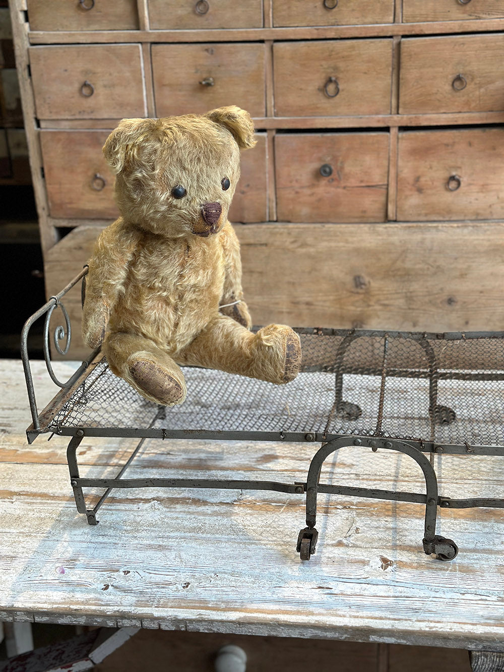 French Vintage Folding Metal Baby Cot - detail 5