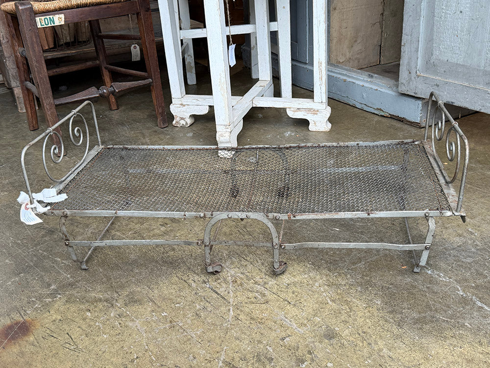 French Vintage Folding Metal Baby Cot - detail 4