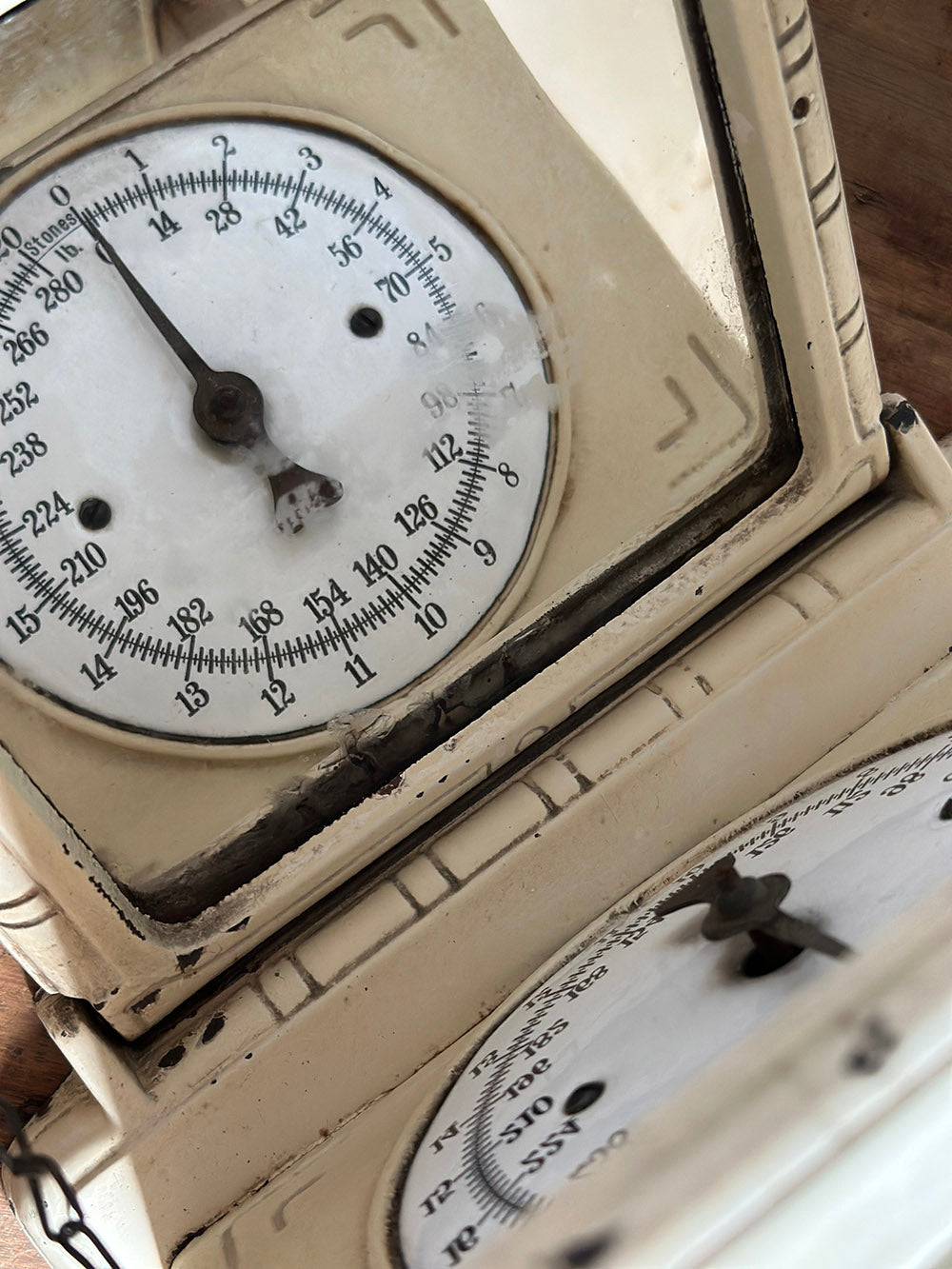 English Vintage Family Scale with Mirror - detail 1