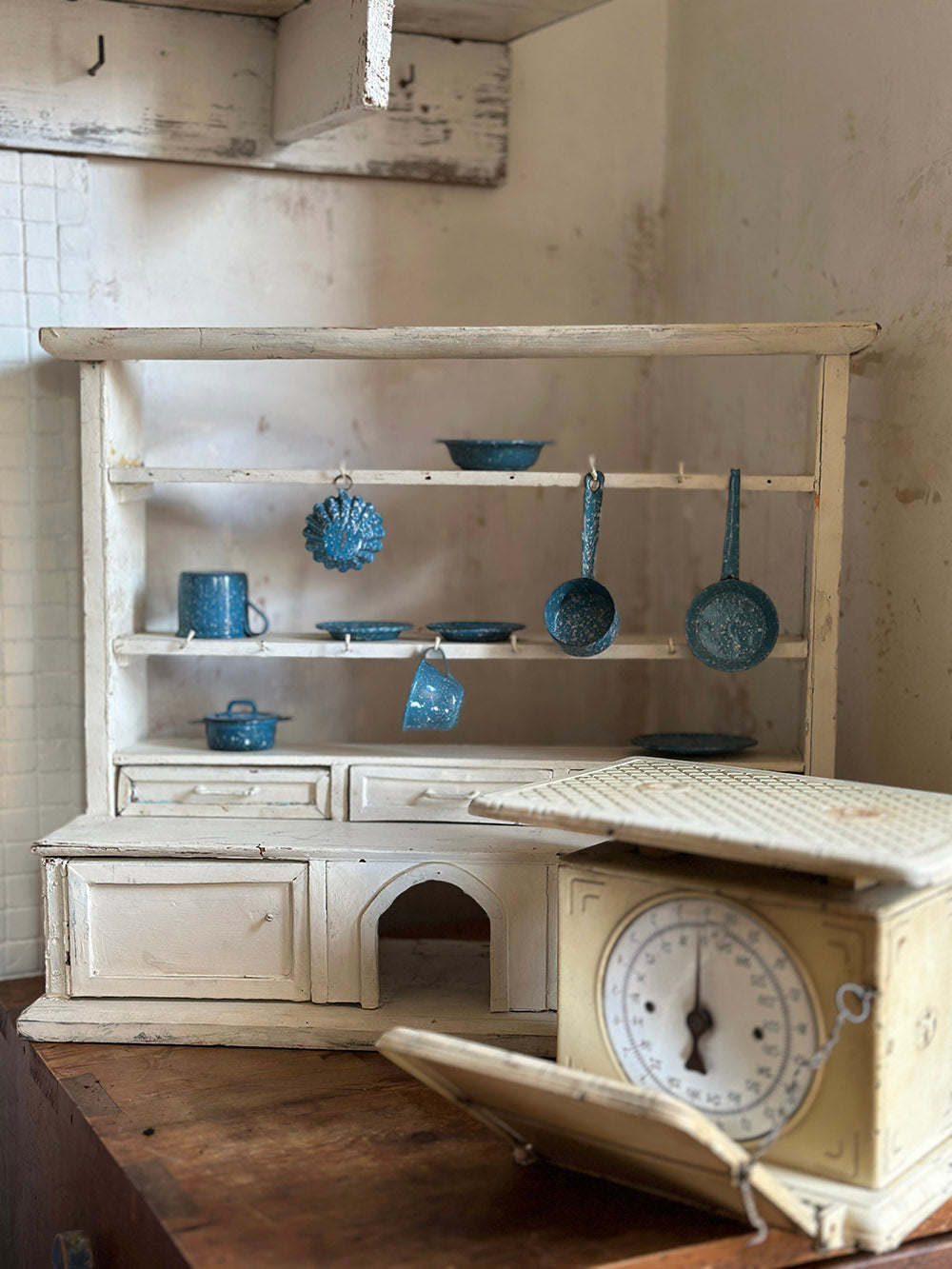 English Vintage Family Scale with Mirror - detail 2
