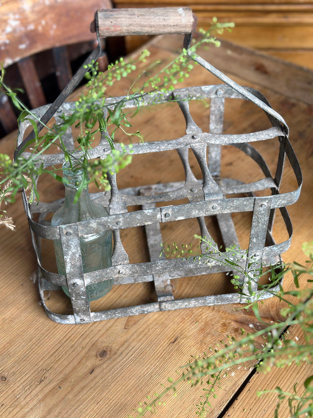 English Vintage Metal Bottle Rack - detail 1